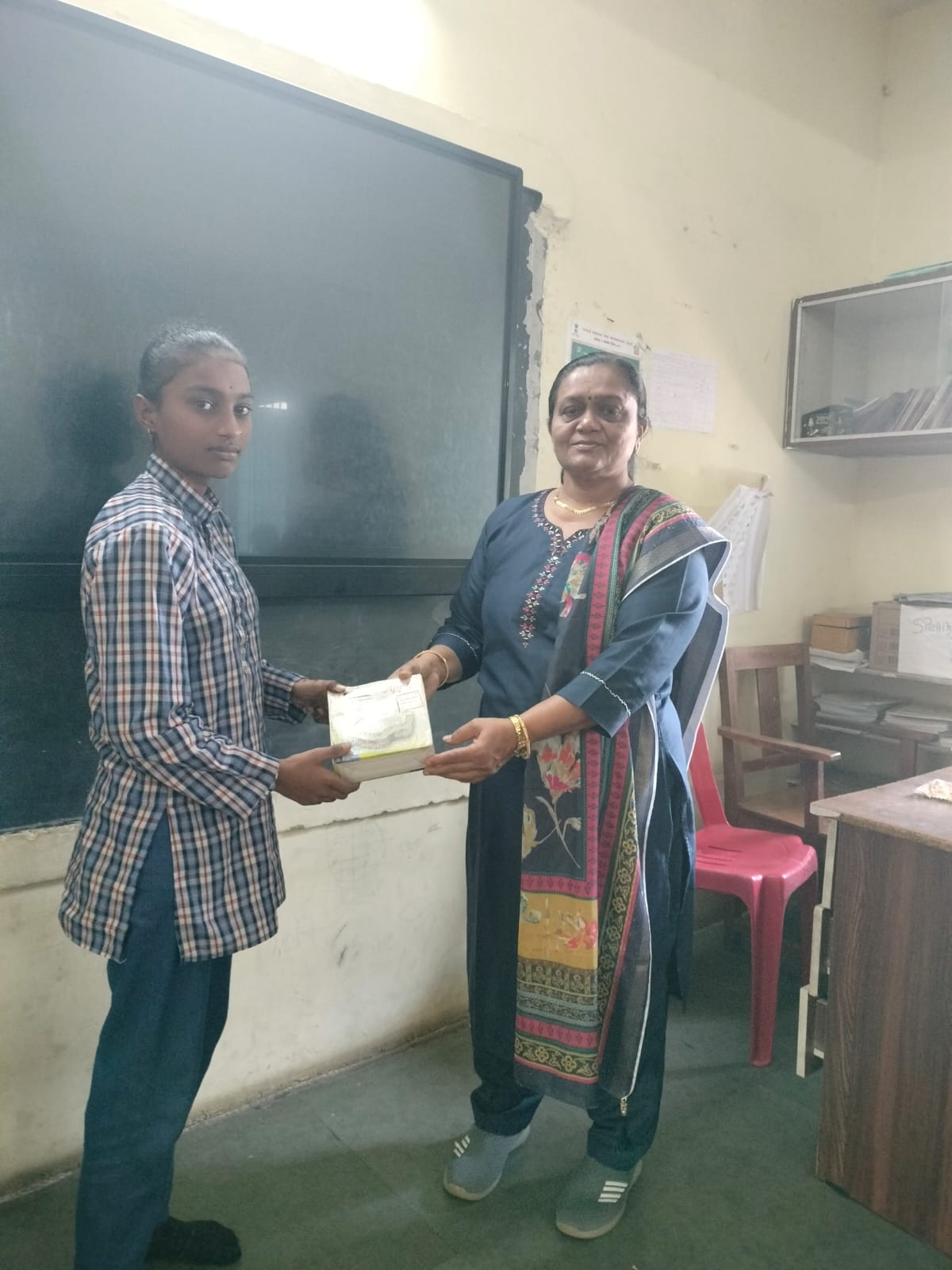 નમ્રતાગ્રીન ફાઉન્ડેશન તથા બોલબાલા ચેરીટેબલ ટ્રસ્ટ આયોજિત સરકારી શાળા નં.92 માં જનરલ નોલેજ ટેસ્ટ નું આયોજન કરવામાં આવ્યું હતું જેમાં ભાગ લેનાર તમામ બાળકો ને પ્રોત્સાહન ઇનામ આપવામાં આવ્યા હતા